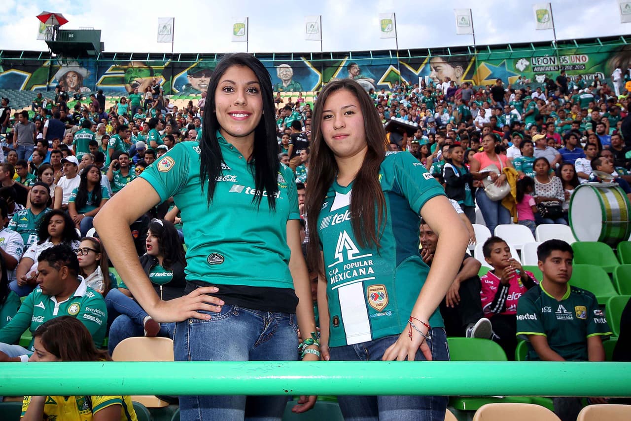 El colorido de la afición en la Jornada 11