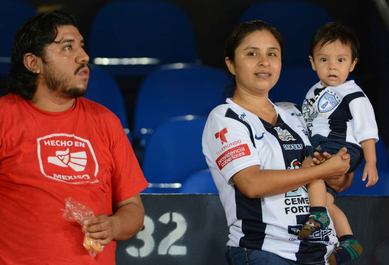 El colorido de la afición en la Jornada 11