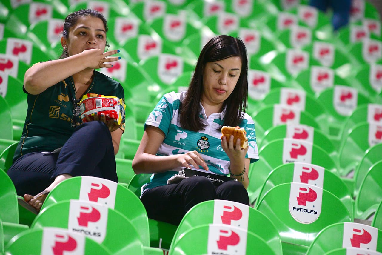 El colorido de la afición en la Jornada 11