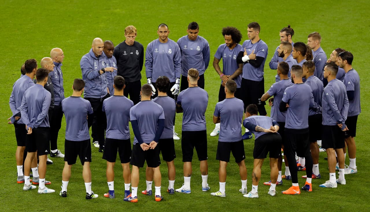 Zinedine Zidane tuvo que echar mano de toda su plantilla para enfrentar la Liga de España y a Champions League, torneos en los que tenía buenas opciones de ser campeón. La rotación del equipo y el uso de todos los jugadores fue una constante en la temporada.