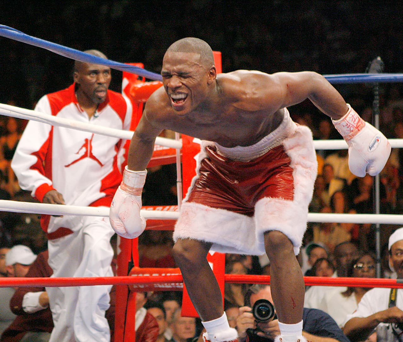 "Cuando tenía 8 o 9 años, vivía en New Jersey con mi madre, y éramos siete usando un solo baño, algunas veces no contábamos con electricidad".