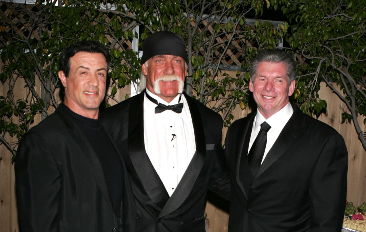 En 2005, Sylvester Stalone indujo al Hall de la Fama de la WWE a Hulk Hogan, previo a Wrestlemania 21.