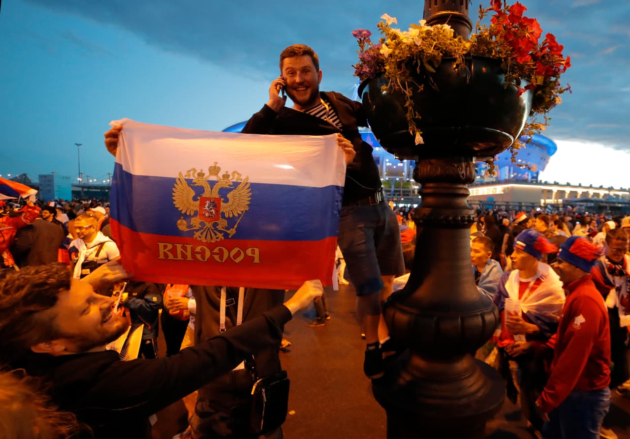 Aquí un aficionado reportándose a casa para avisar que no lo esperen a cenar porque los festejos se prolongaron por varias horas luego de ese 3-1 sobre la selección egipcia.