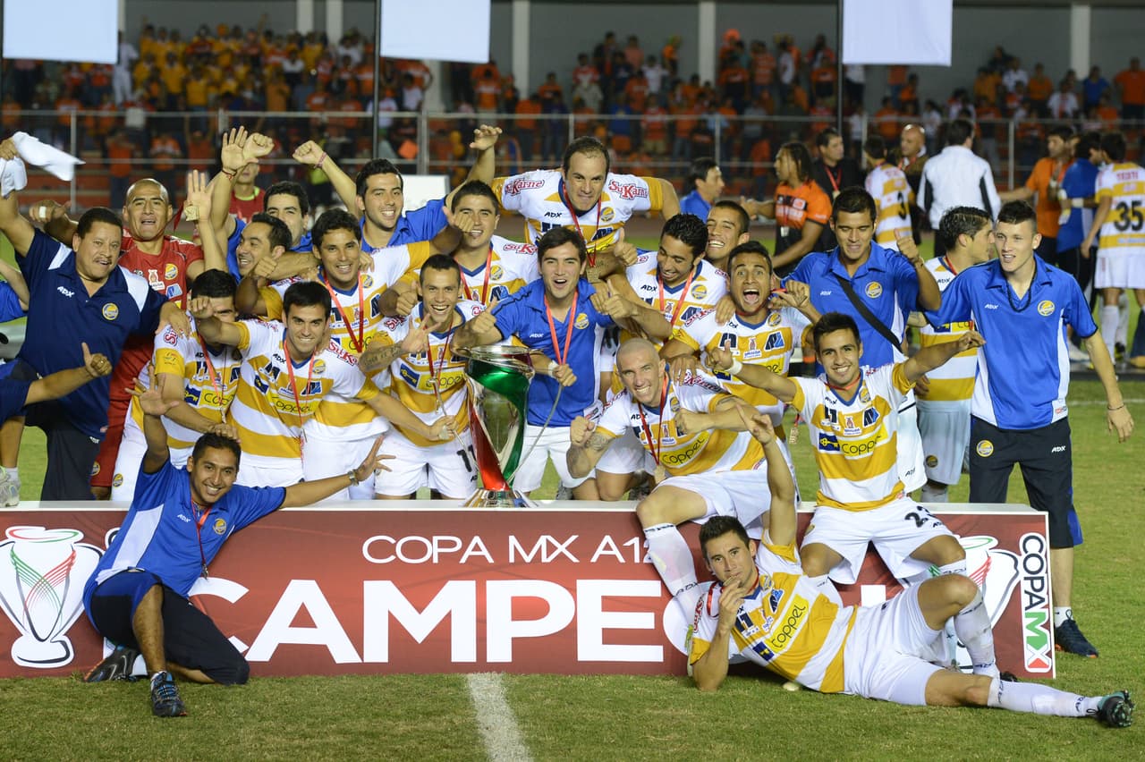 Apertura 2012 - Dorados de Sinaloa, con Cuauhtémoc Blanco como bandera, logró quedarse con el título en penales ante los Correcaminos.