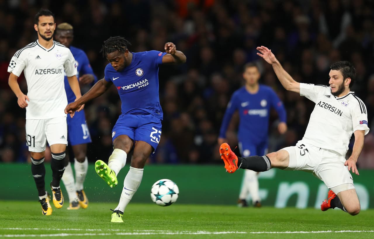 En el grupo C, Chelsea visita al Qarabag y quiere una victoria que lo ponga con 10 puntos en los octavos de final. No obstante, el de Azerbaiyán tiene dos puntos y aspira al menos a Europa League.