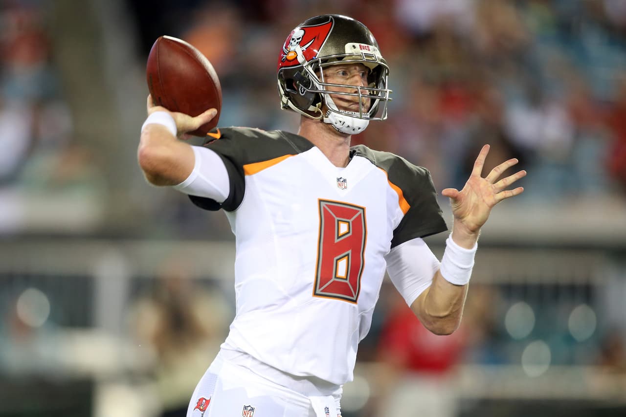 <b>31 QB - MIKE GLENNON: </b>
<i>FIRMADO POR </i>
<b>CHICAGO BEARS</b>
<br>Glennon estuvo cerca de un mariscal de campo titular de la liga en sus dos primeras temporadas de la NFL, lo cual es especialmente impresionante considerando a sus coordinadores Mike Sullivan, Jeff Tedford y Marcus Arroyo. Glennon representa una intrigante mezcla de juventud, experiencia y precisión. EQUIPO INTERESADO: BEARS