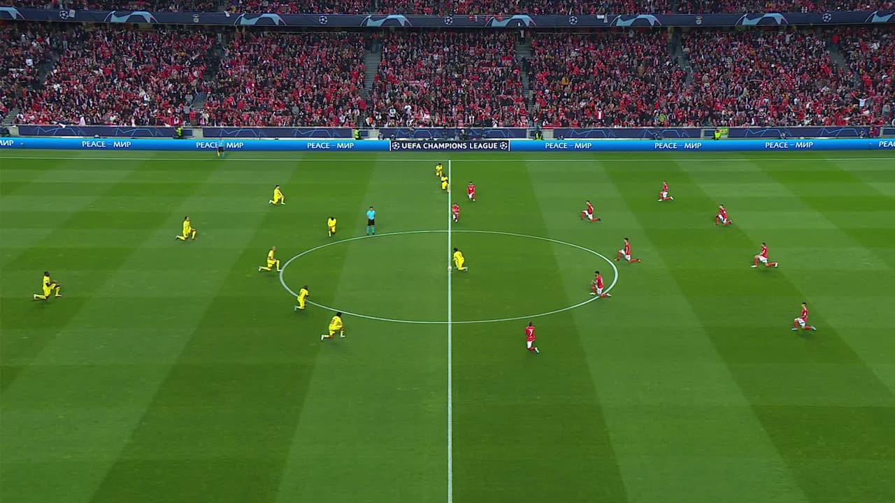 Arranca el partido y la pelota está en juego.