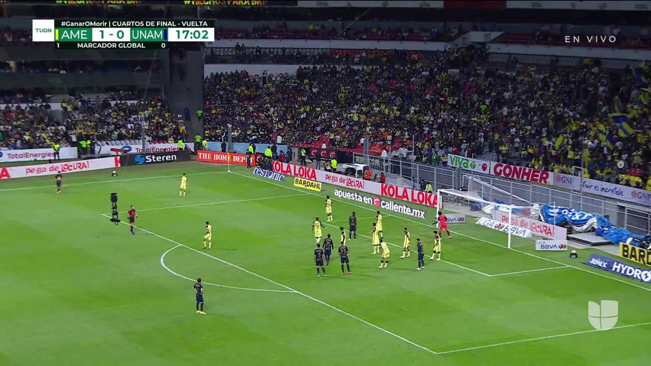 ¡CERCA! Juan Ignacio Dinenno disparó que se estrella en el poste.