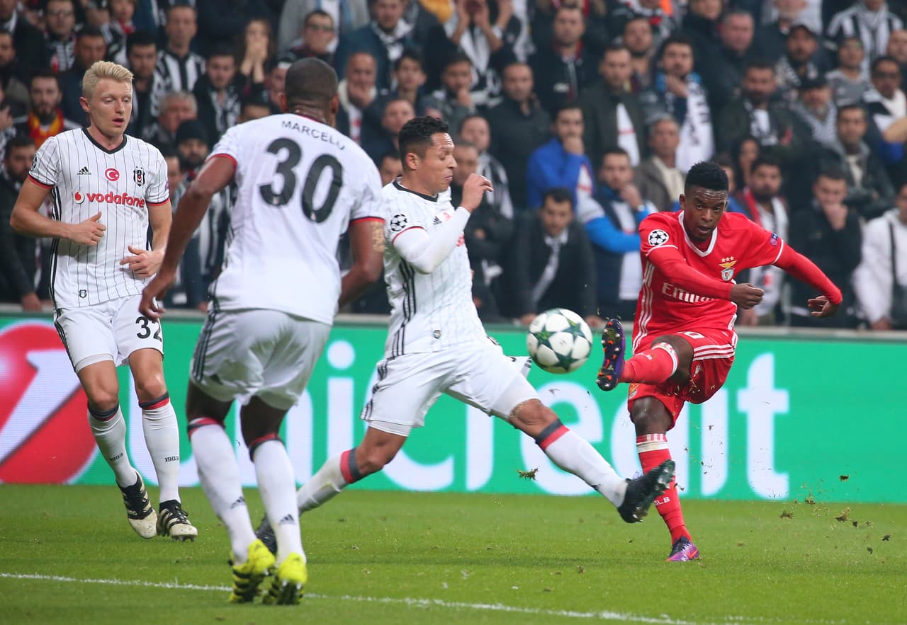 Semedo puede jugar como lateral derecho pero también se adapta para jugar por el lado izquierdo, muy funcional.