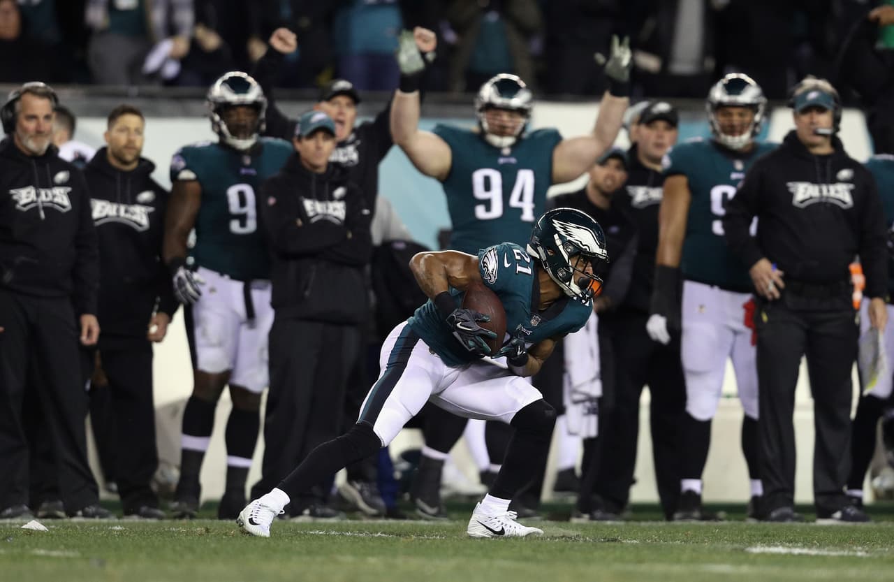 Patrick Robinson interceptó un envío de Case Keenum y lo regresó 50 yardas hasta las diagonales en el primer cuarto del encuentro.