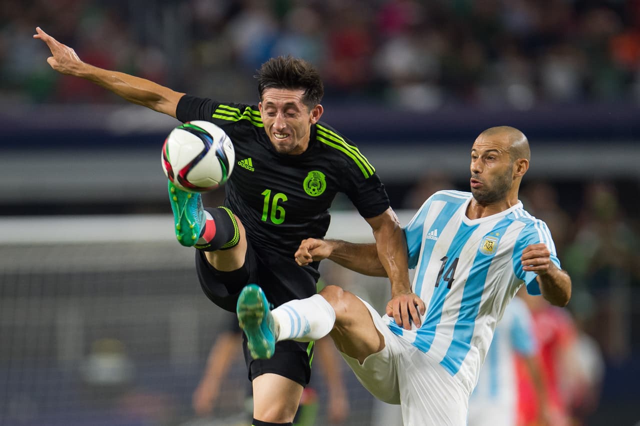En partidos de eliminatoria con rivales como Honduras, El Salvador o Canadá el Tri saltaría ofensivo mientras que ante selecciones del peso de Brasil, Argentina o Colombia harían que México sea más cauteloso o prefiera un parado defensivo.