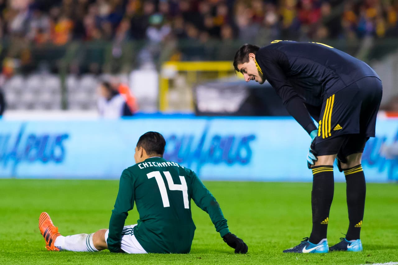 'Chicharito' Hernández: Solo apareció cuando provocó el penal y aportó poco al frente. Se queda con un 5.