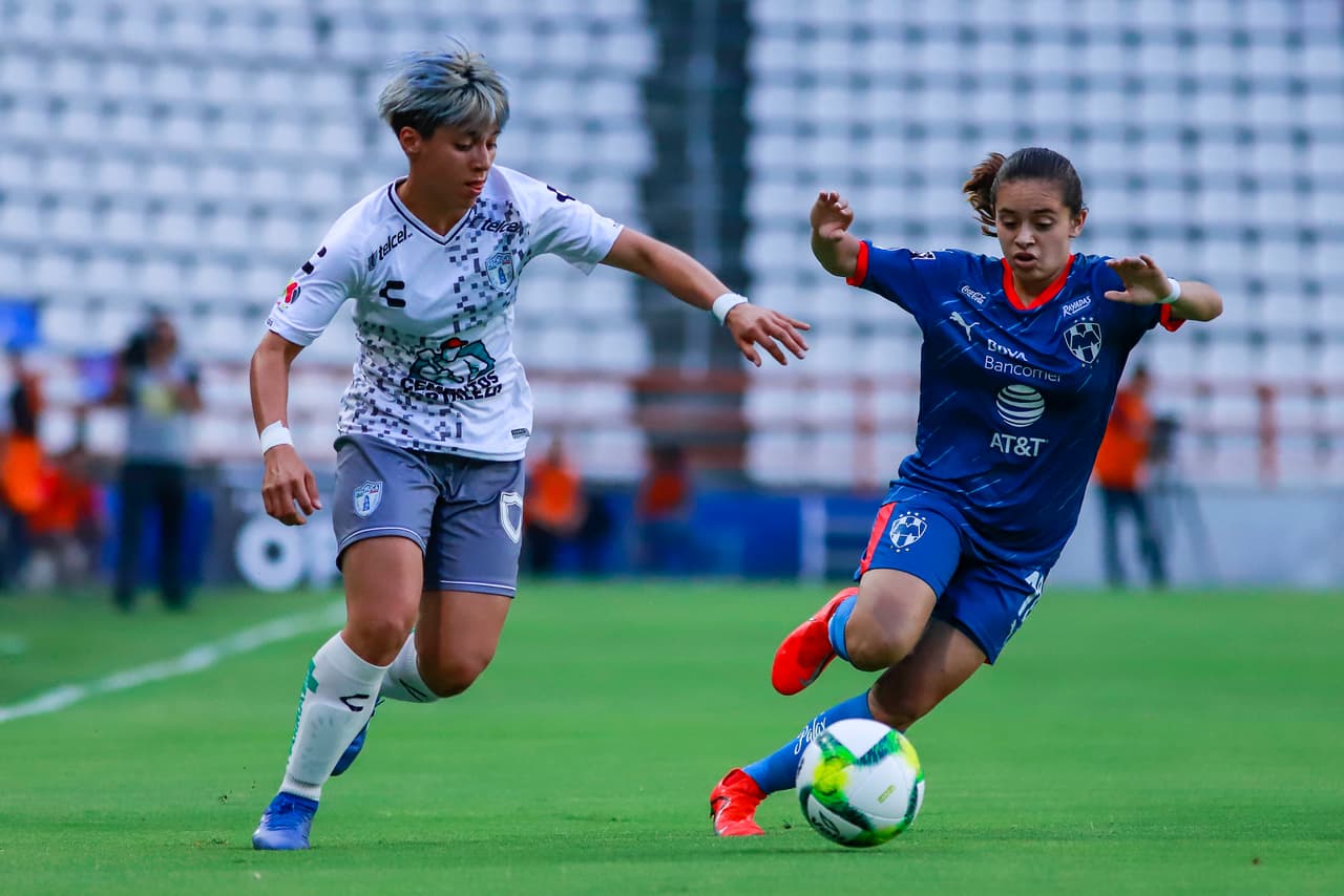 La escuadra local estaba obligada a ganar en casa y antes del descanso marcó el primer tanto al minuto 38, premio al esfuerzo; sin embargo, la guardameta de Rayadas colaboró para el gol de Viridiana Salazar.