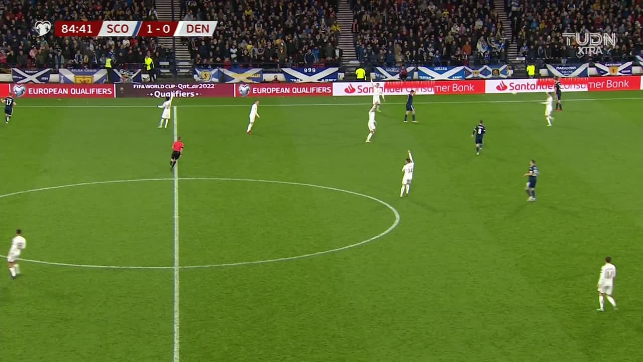 ¡TIRO ATAJADO! disparo por Mikael Uhre.