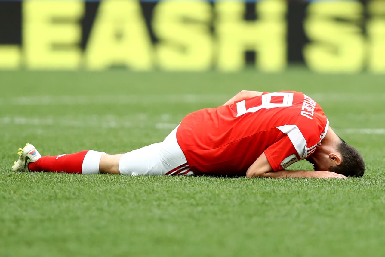 El hecho sucedió en un contragolpe de Rusia cuando el partido iba 1-0.