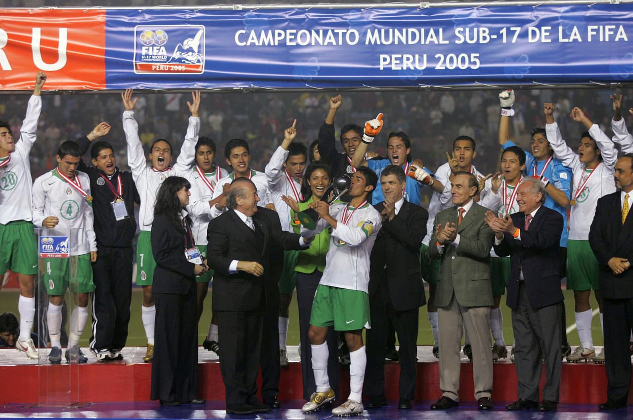 Mundial Sub-17 2005: el primer título mundial de una selección mexicana de fútbol lo logró el equipo juvenil en Perú. La final se la ganaron por 3-0 a Brasil con goles de Carlos Vela, Omar Esparza, y Ever Guzmán.
