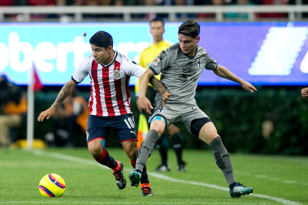 La primera vez que Chivas jugó en la cancha de Tigres, curiosamente fue contra Monterrey, pues los Rayados jugaron en esa sede desde 1973 hasta 1980.