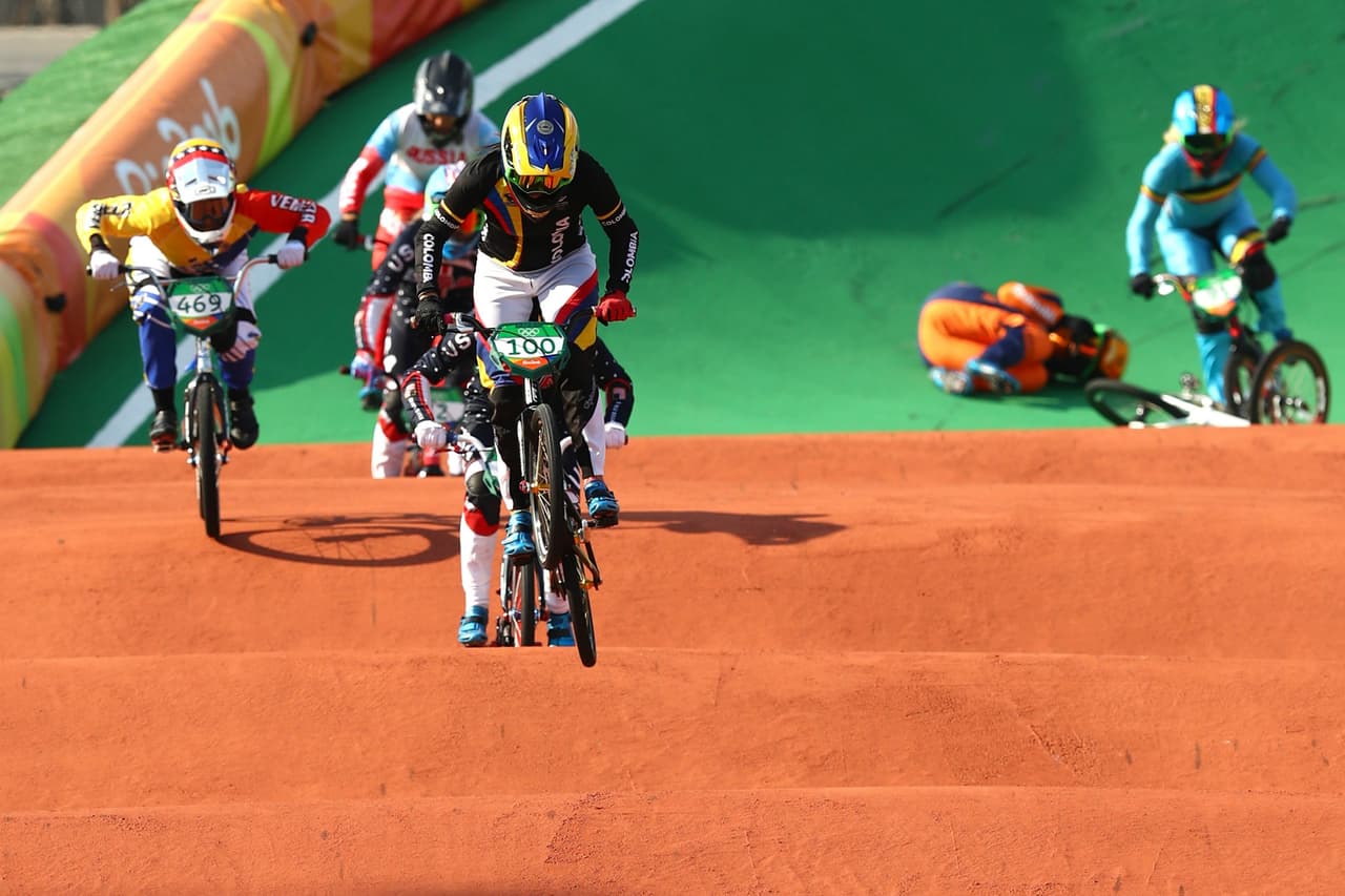 La colombiana
<b>Mariana Pajón </b>revalidó el título de campeona olímpica al ganar el oro en la final de BMX con un tiempo de 34.093 segundos.