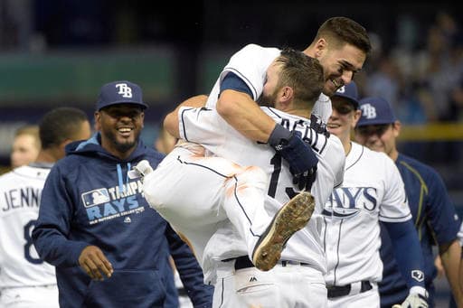 Rays dejan en el terreno a los Azulejos gracias a hit de Casali