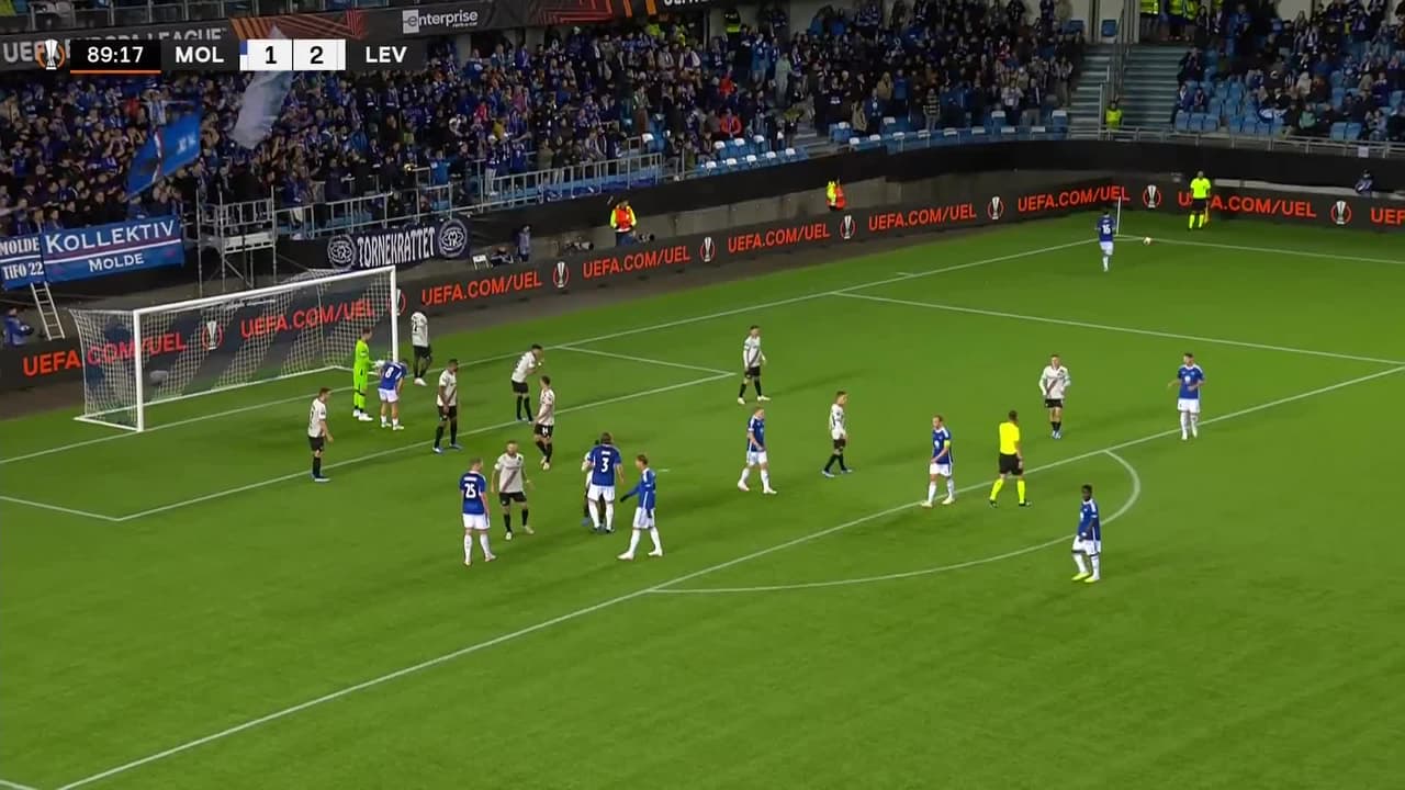 ¡TIRO ATAJADO! disparo por Martin Ellingsen.