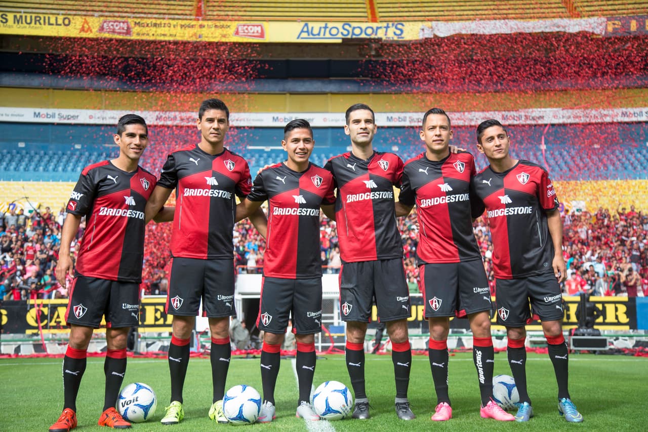 Los Rojinegros completan su equipo con jugadores como Egidio Arévalo, el arquero argentino, Óscar Ustari, y futbolistas que han tenido torneos regulares en otros equipos de la Liga MX como José Madueña, Julio César Nava. Rodrigo Salinas y Dieter Villalpando.
