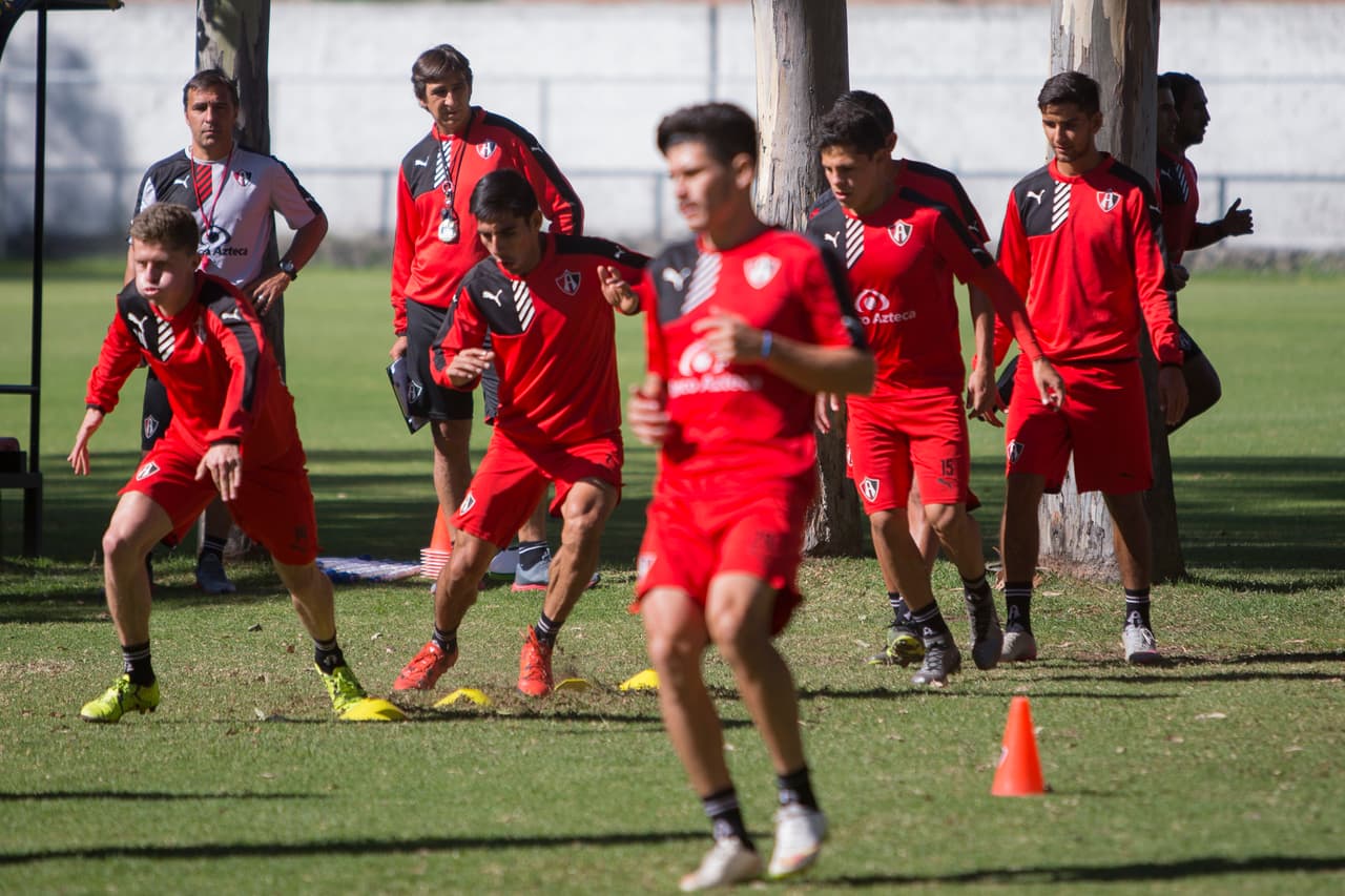 Gustavo Costas tendrá una difícil tarea de lograr que su equipo sea equilibrado con los muchos cambios que sufrió el equipo y su principal reto será mejorar tanto defensivamente como ofensivamente algo que careció el torneo pasado.