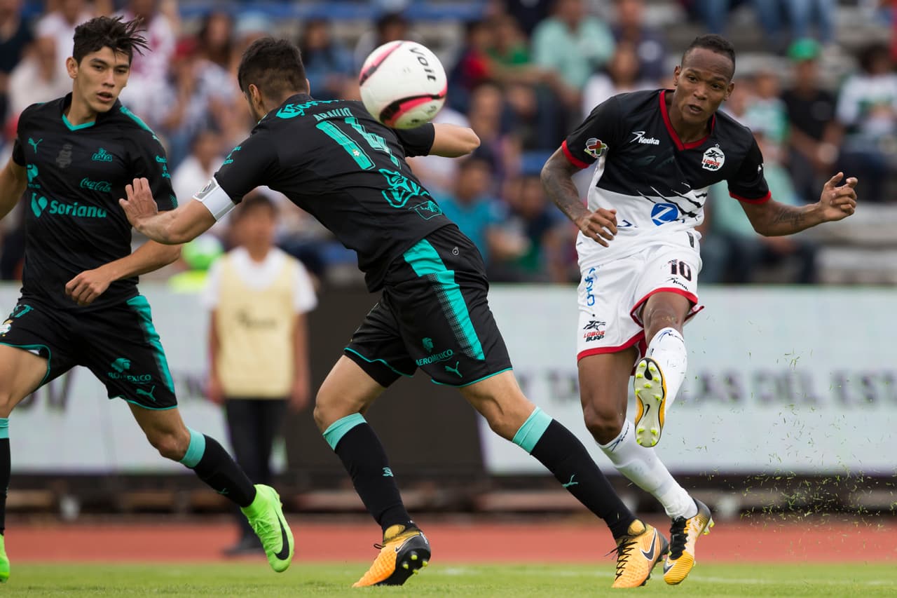 El conjunto poblano cuenta con tres tigres disfrazados de lobos: Luis y Julián Quiñones, más el peruano Luis Advíncula.