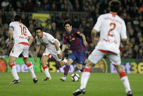 Sin embargo, 'La Pulga' estuvo bien resguardado por la zaga y aún así tuvo oportunidades de marcar.