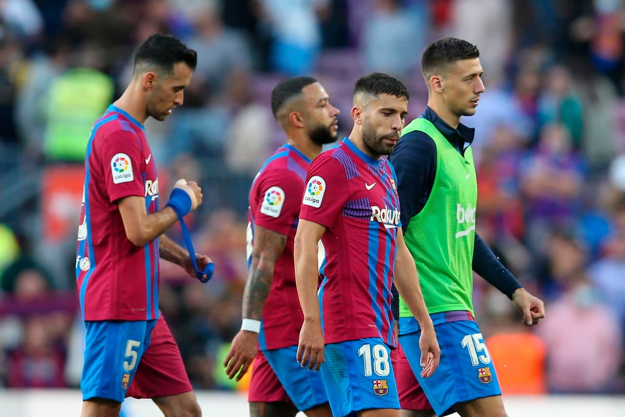Real Madrid se impone, en el Camp Nou, durante un emocionate clásico ante el Barcelona 2-1 con anotaciones de David Alaba (32’) y Lucas Vásquez (90+3’) y, de último minuto, Sergio ‘Kun’ Agüero anotó por parte de los culés, durante la J10 de La Liga.