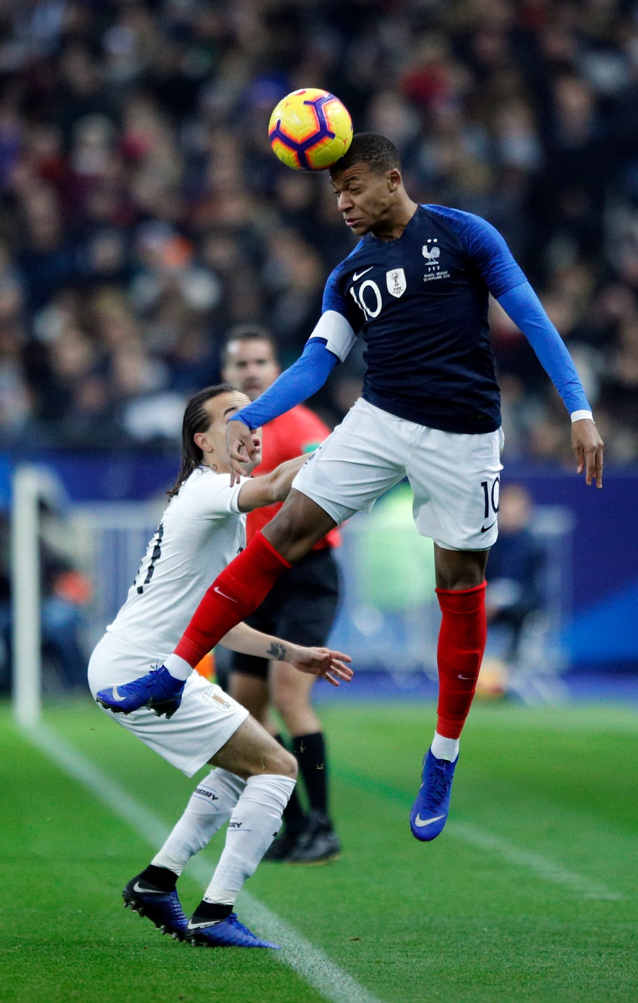 El juvenil es todo un despliegue no solo de capacidad sino de físico para representar los colores de su país.