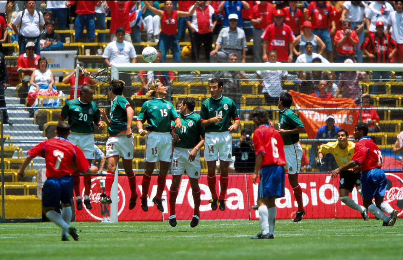 Así fue el ‘Aztecazo’ de Costa Rica, la primera derrota oficial del Tri en el Coloso