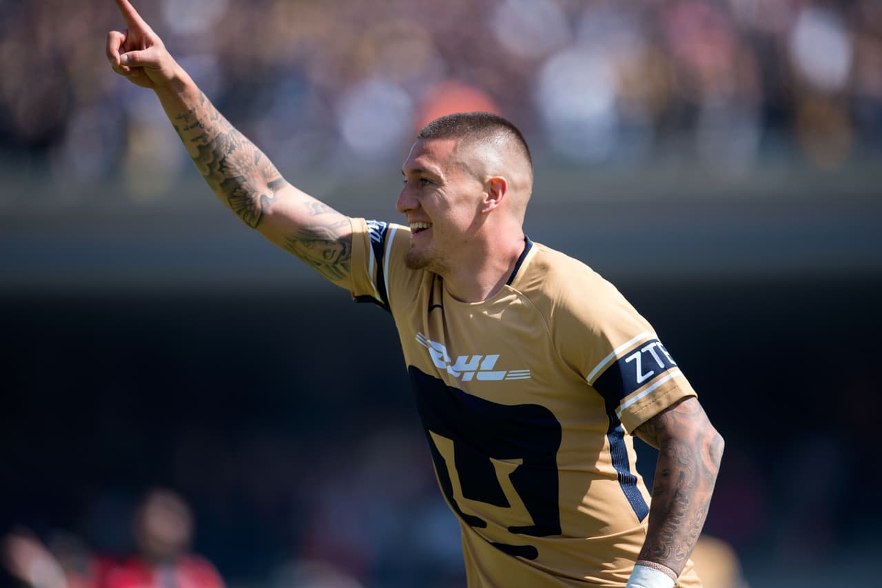 Al minuto 20 del segundo tiempo, Castillo puso de penalti su segundo tanto en la jornada para marcar el 3-0 a favor de Pumas. Partido casi sentenciado.