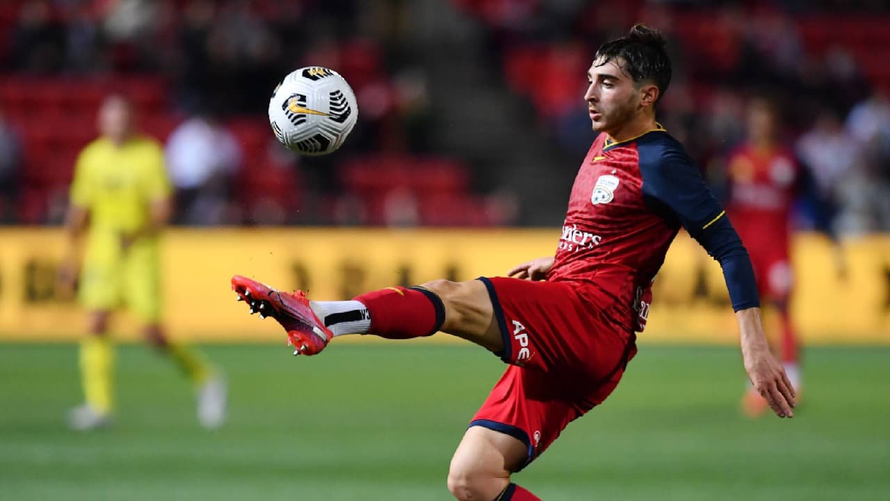 Australiano Josh Cavallo se declara gay y recibe mensajes de apoyo