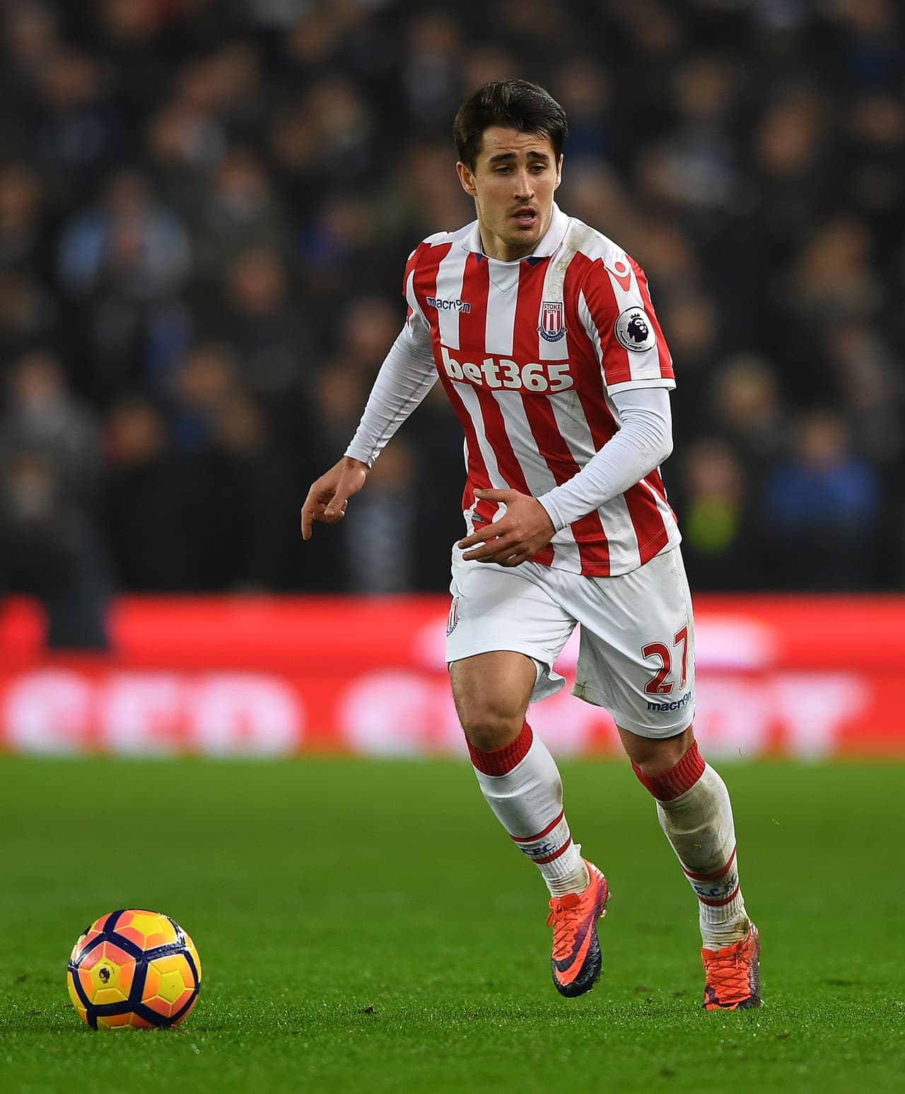 Bojan Krkic debutó en el 2007 con el FC Barcelona con tan solo 17 años y 19 días. Al final de aquella temporada fue convocado por Luis Aragonés para la Euro 2008 que España ganó, pero Krkic declinó la convocatoria por sentirse 'fatigado'. Hoy está en el Mainz de la Bundesliga.