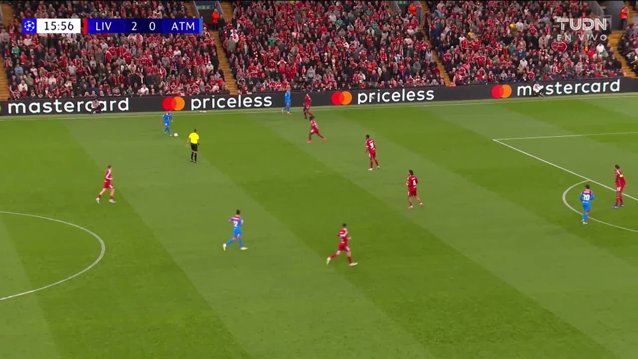 ¡TIRO ATAJADO! disparo por Giacomo Raspadori.