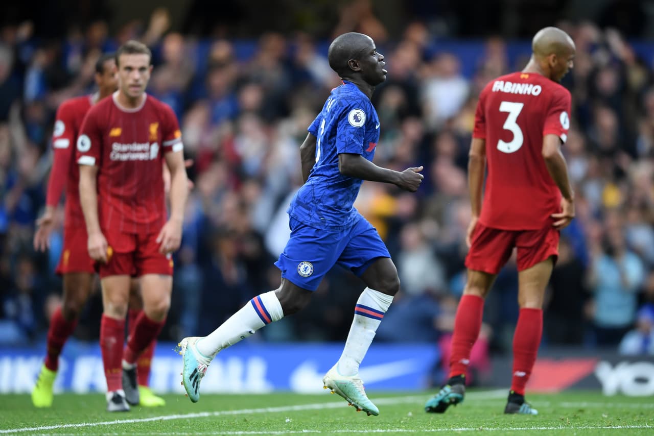 Kanté dispara desde fuera del área y descuenta para el Chelsea.