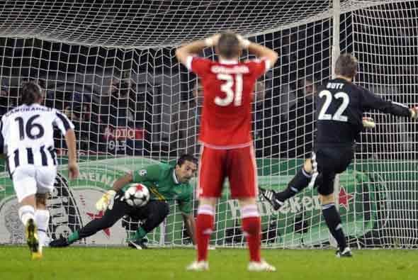 Butt, portero del Bayern, empató el partido de penalti.
