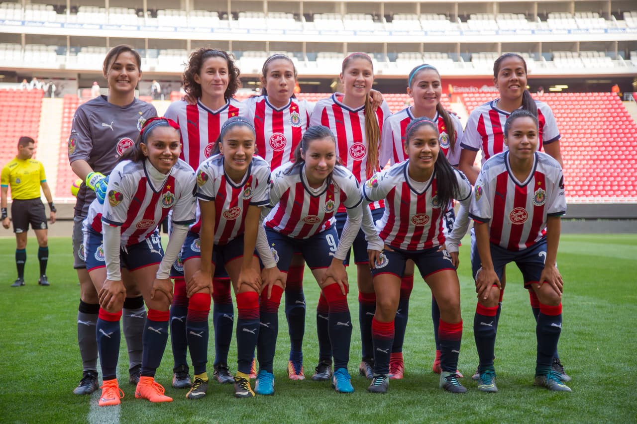 Las Chivas asaltaron la posición de honor en la tabla general con 10 puntos, producto de un empate y tres victorias.