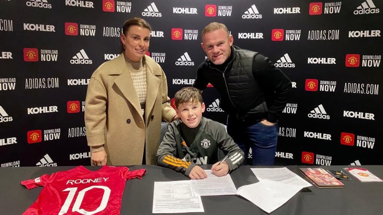 Hijo de Wayne Rooney firma con el Manchester United
