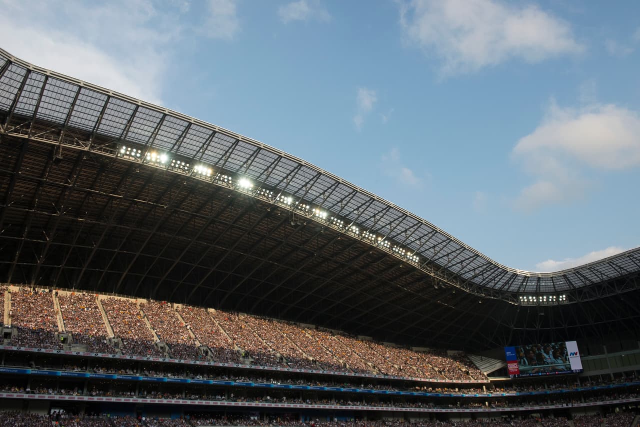 Tiene una capacidad de 53,500 espectadores para apoyar al Club Monterrey en cada jornada de local.