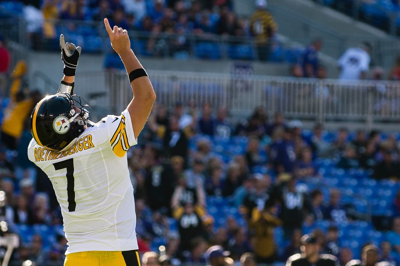 Ben Roethlisberder y Le'Veon Bell cargaron con la ofensiva de los Pittsburgh Steelers, que derrotaron 26-9 a los Baltimore Ravens.