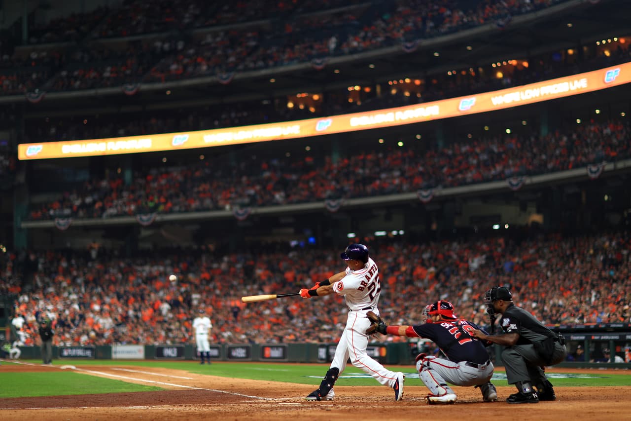 Luego de tres completas la pizarra se mantiene 2-1 a favor de Houston.