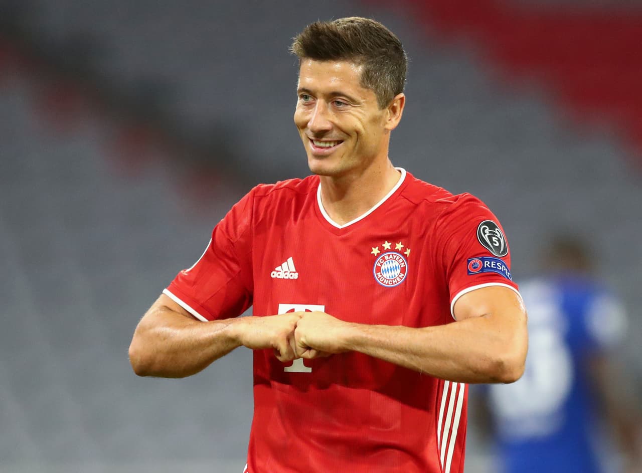 Apenas a los 8’ Lewandowski recibió una falta en el área que derivo en la pena máxima.