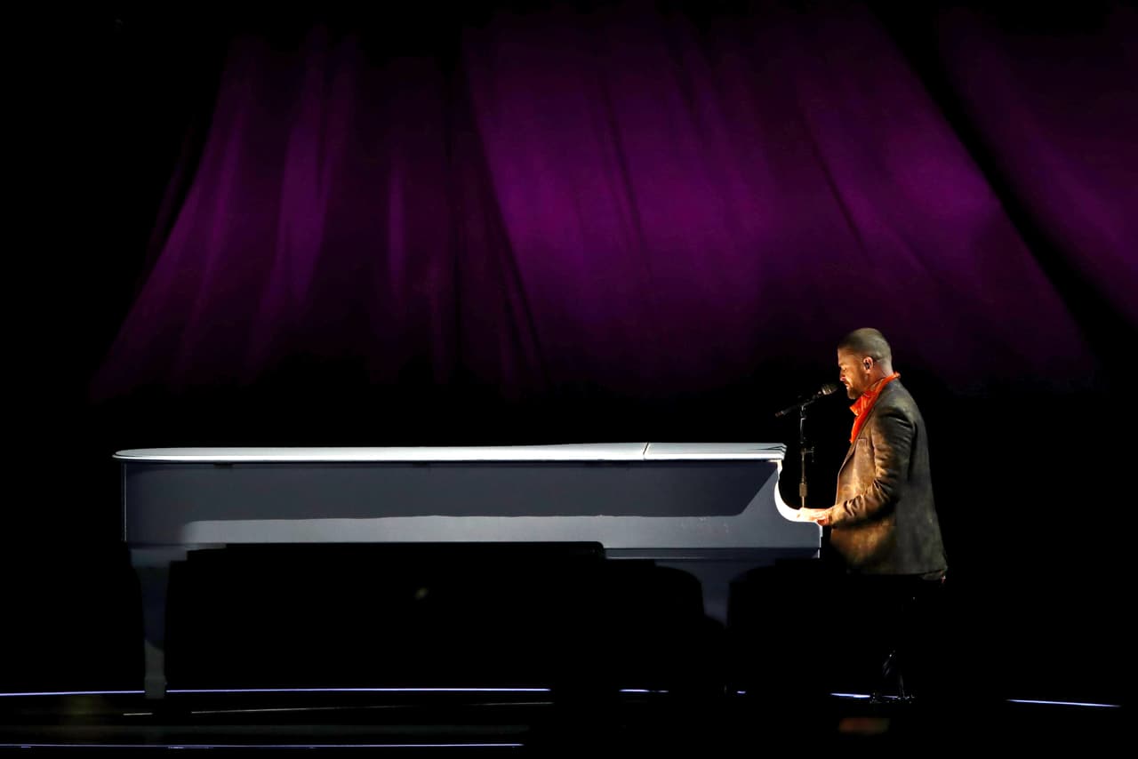 Entonces se trató del destape de un pecho de la cantante estadounidense Janet Jackson, que protagonizó uno de los momentos más polémicos y comentados de la historia del Super Bowl.