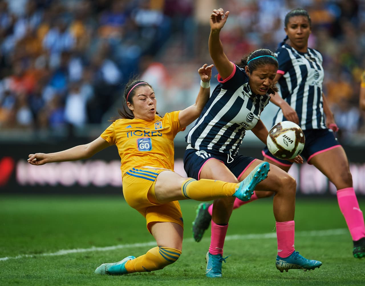 El partido fue intenso y muy peleado durante los primeros 15 minutos. Ninguna de las dos plantillas generó ocasiones de peligro.