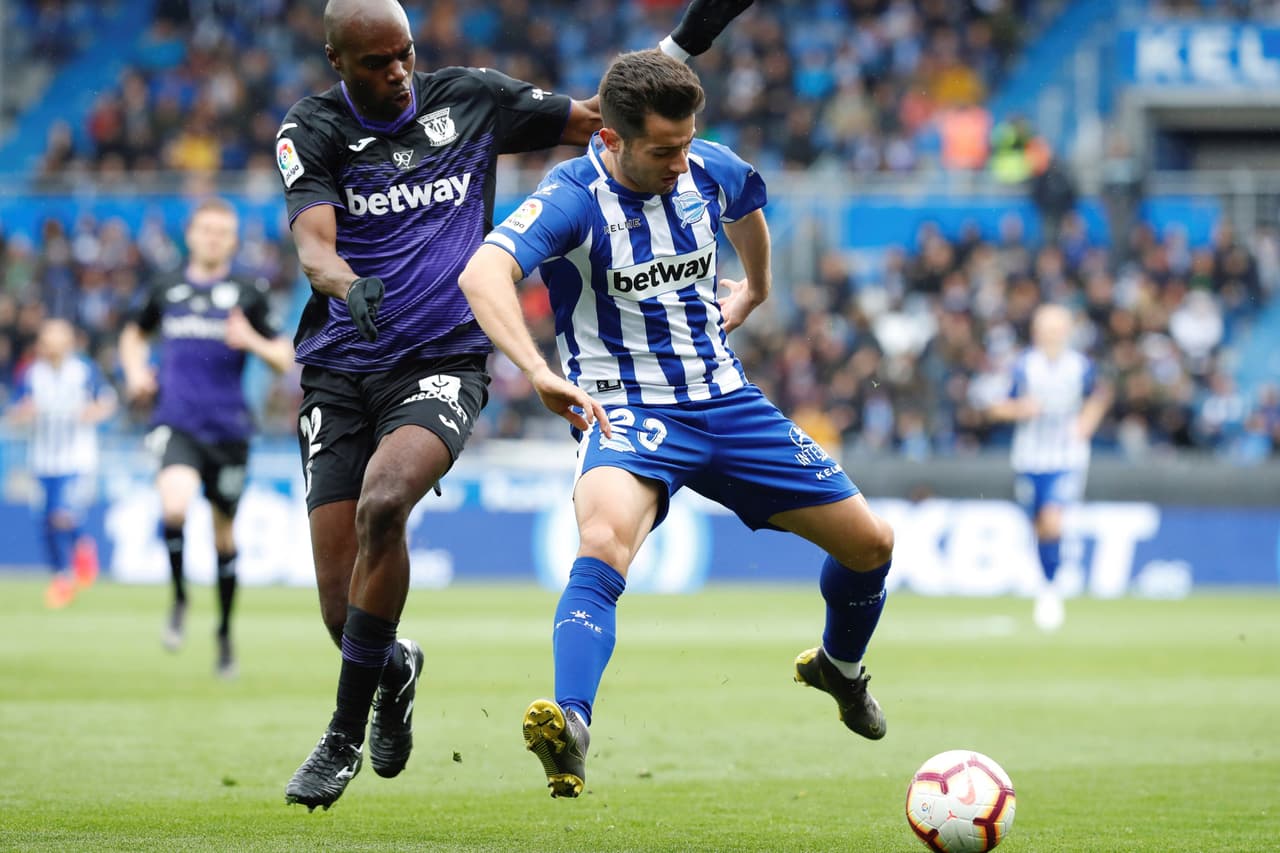 Sin el mexicano Diego Reyes en el campo, el Leganés rescató un punto en su visita al Alavés, 1-1 en el Estadio de Mendizorroza.