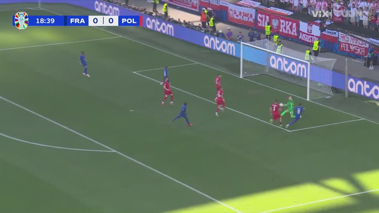 Dembélé se pierde el primero, el delantero se la estrelló a Skorupski