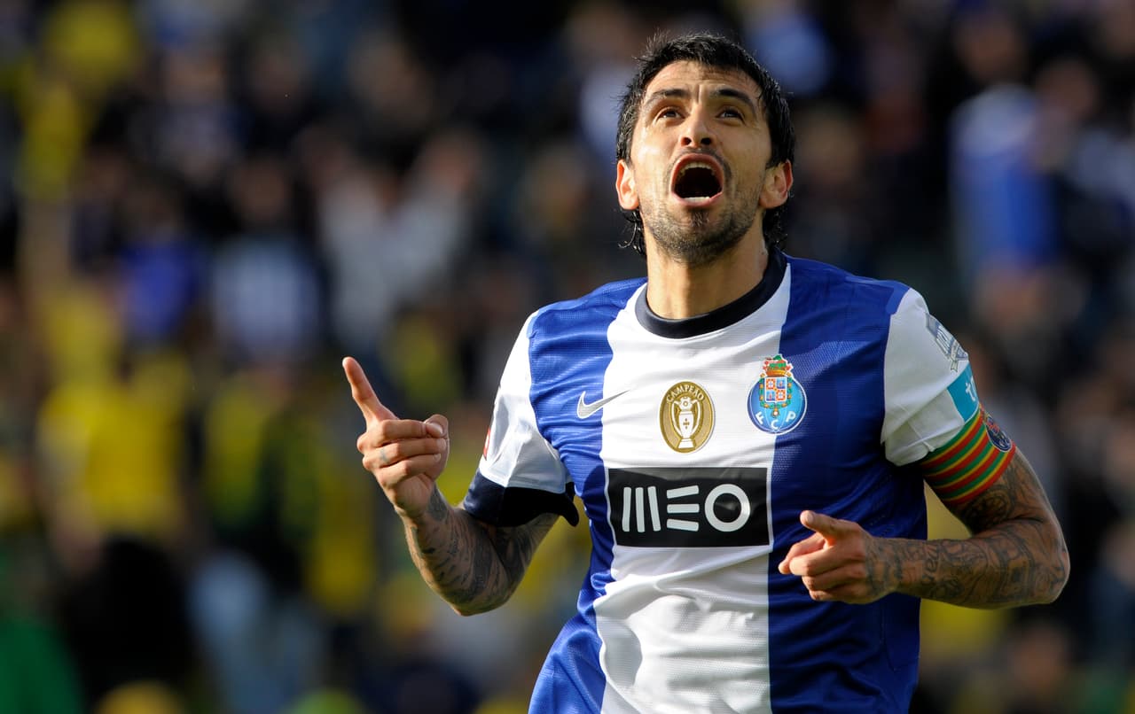 El ex jugador del Porto regresa a su natal Argentina para jugar con River.