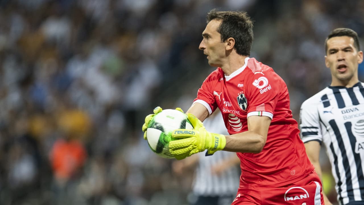 Barovero concuerda con el 'Tuca' y reconoce: "La cancha es perjudicial para el espectáculo"