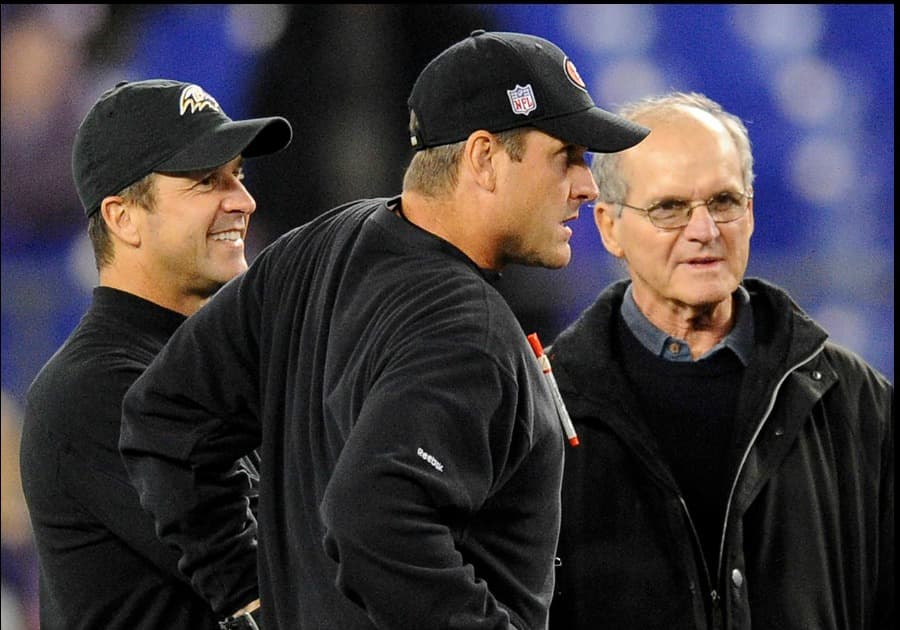 Uno de los tríos más famosos en la NFL, los Harbaugh. Sin duda Jack estuvo orgulloso de ver a sus hijos John y Jim enfrentarse en el Super Bowl XLVII.